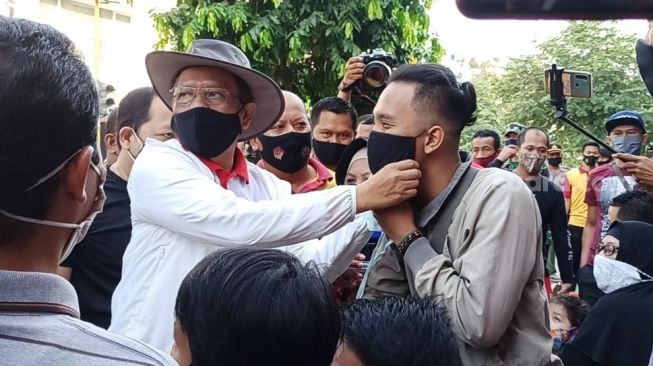 Jalan Kaki ke Malioboro, Menkopolhukam Mahfud MD Razia Masker