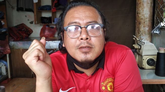 Rafa (31) pedagang fried chicken, korban penyerangan Mapolsek Ciracas, Jakarta Timur pada Sabtu (29/8/2020) dini hari. [Suara.com/Yasir]