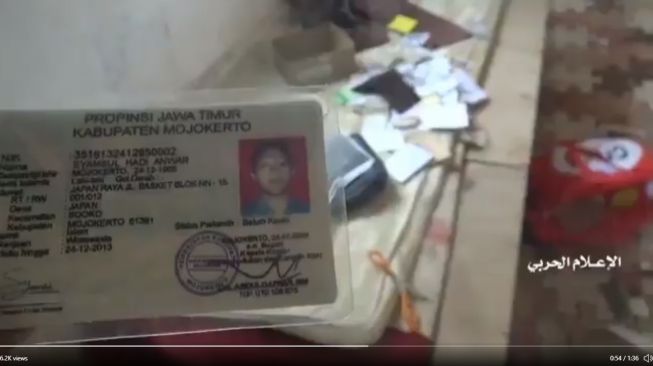 Video viral temuan KTP Indonesia dan uang rupiah saat penggerebekan oleh Houthi di Yaman.[Twitter/@Natsecjeff]