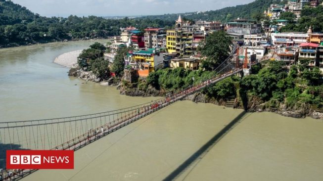 Bikin Video Telanjang di Jembatan Suci, Wanita Prancis Ditangkap