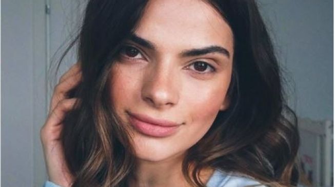 Mirip Banget! Potret Influencer Kecantikan bak Kembaran Kendall Jenner