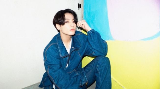 Jungkook BTS Ultah, Intip 7 Item Fashion yang Laris Berkat Tangan Emasnya