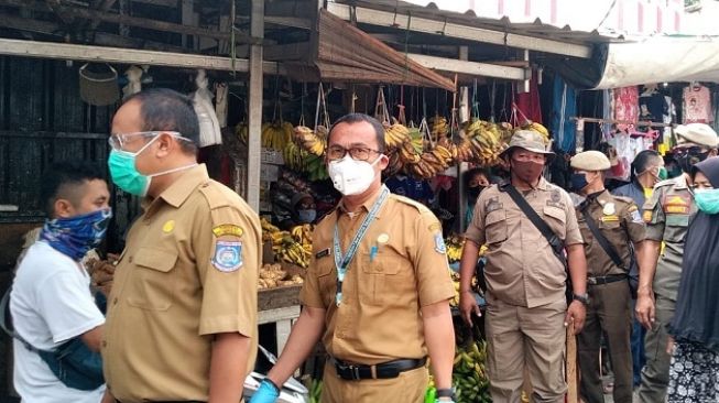 Pilih Sanksi Sosial Usai Terjaring Razia Masker, Warga: Dendanya Kegedean