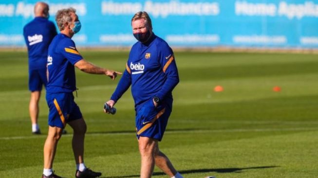 Ronald Koeman saat memimpin latihan perdana Barcelona. (Dok. Barcelona)