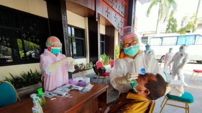 154 Pejabat Eselon Dua dan Tiga Jalani Swab