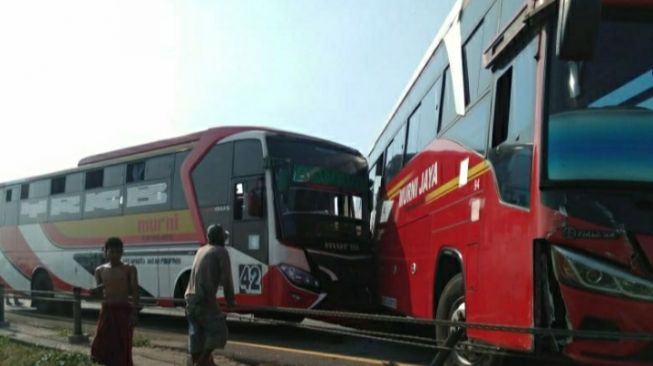 Kecelakaan Karambol di Tol Tangerang-Merak Kilometer 50, Bus Ringsek
