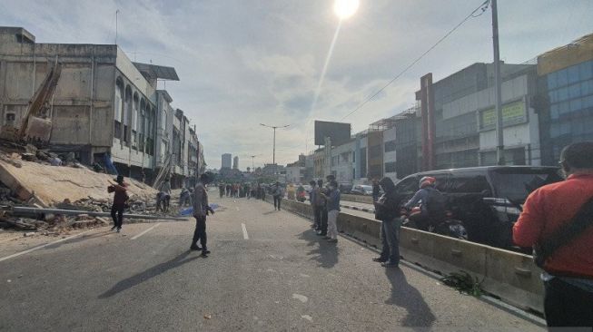 Ruko di Cideng Jakpus Tetiba Ambruk, Polisi Periksa 10 Saksi