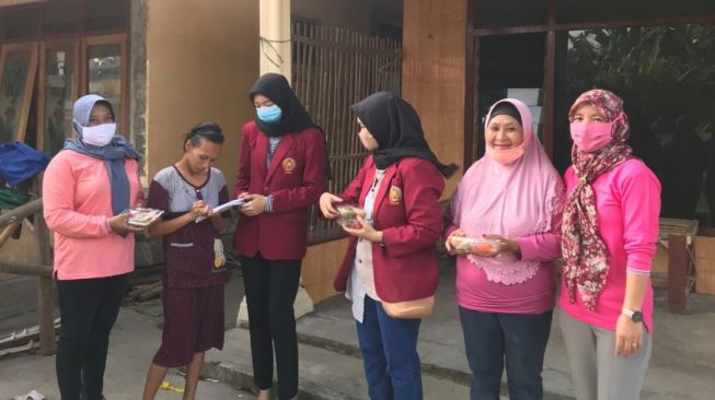 Mahasiswa UMM Bagikan Makanan Tambahan untuk Balita