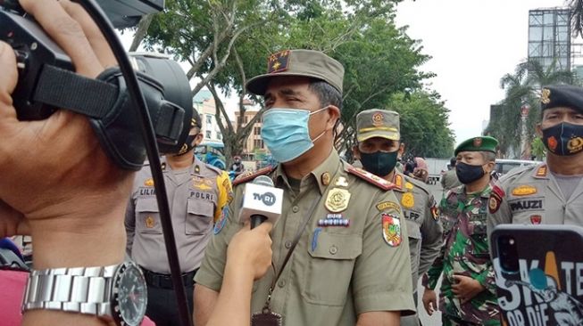 Habis Nyolong Sepeda Buat Nyabu, Kini Satpol PP Palak Durian ke Pedagang