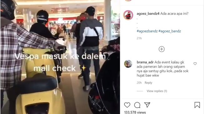 Rombongan Vespa ingin masuk mall naik motor (Instagram)