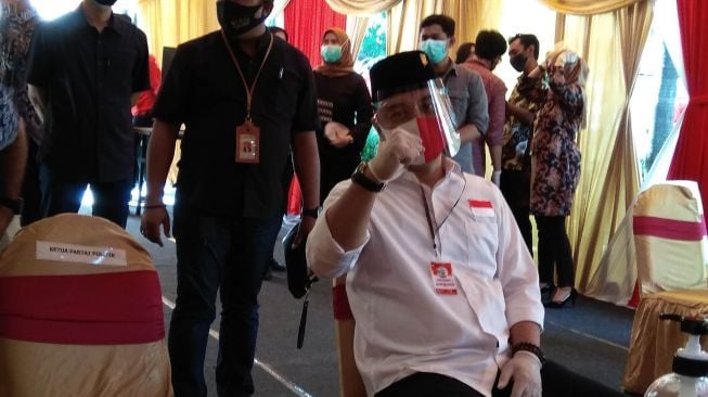 Pendukung Eri-Armuji Sempat Ribut Dengan Keamanan KPU Surabaya