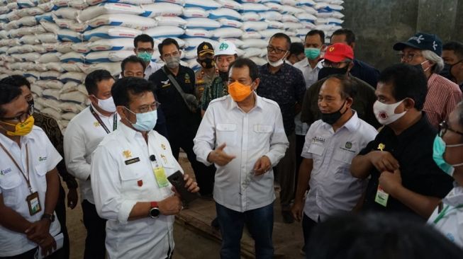 Pastikan Stok Aman, Mentan Pantau Gudang Pupuk Subsidi Pupuk Kujang