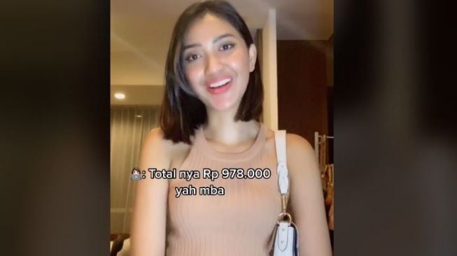 Nyaru Jadi Selebgram Saat Belanja di Toko, Wanita Ini Minta 15 Baju Gratis