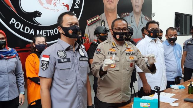 Polisi saat gelar preskon penangkapan Reza Artamevia terkait narkoba [Suara.com/Yuliani]