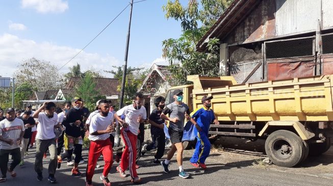 Mayor Sunaryanto Mendaftar ke KPU Dengan Cara Berlari 7,5  Kilometer