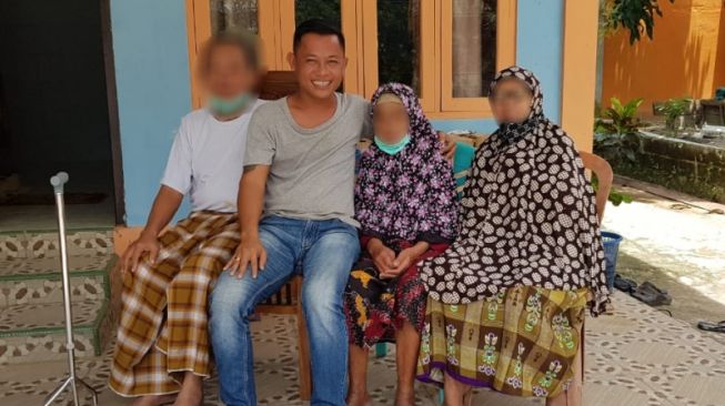 Nekat Foto Bersama Pasien Positif Corona, Warga Kalbar Ini Bernasib Buruk