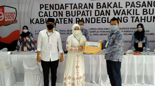 Didukung Sembilan Parpol, Berkas Pendaftaran Irna-Tanto Dinyatakan Lengkap