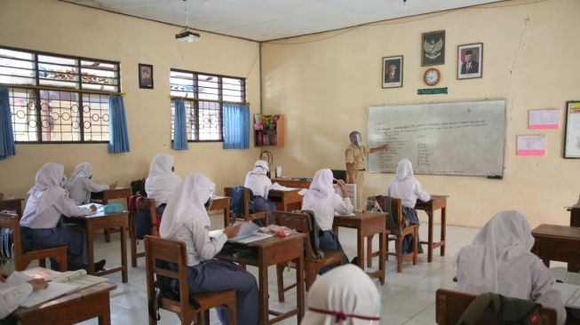 SMA/SMK di Riau Sudah Mulai Belajar Tatap Muka Terbatas