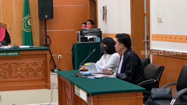 Vanessa Angel jalani sidang kasus narkoba di Pengadilan Negeri Jakarta Barat, Senin (7/9/2020) [Suara.com/Evi Ariska]