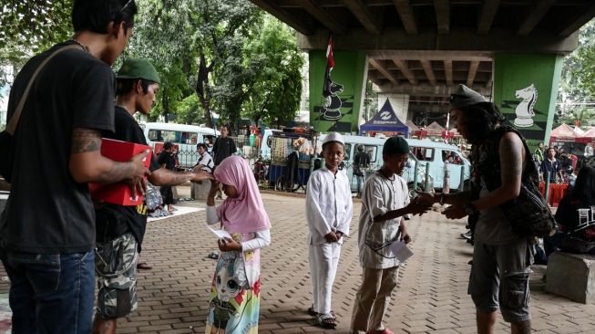 Mulia Sekali, Anak Punk Tebet Donasikan Uang Peduli Anak Yatim