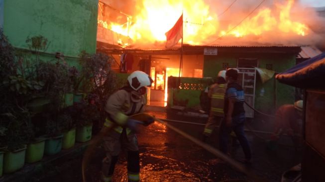 Dua Pelaku Lemar Benda Misterius, Pemukiman Warga di Saharjo Terbakar