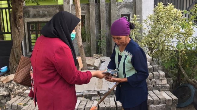 100 Masker dan Hand Sanitizer Gratis disebar di Dusun Griya Utama