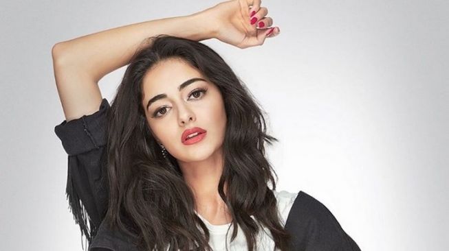 Aksi Ananya Pandey di Film Khaali Peeli Dipuji Kareena Kapoor