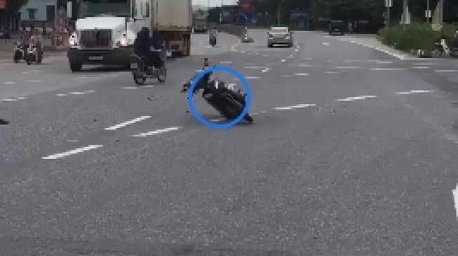 Viral Motor Tanpa Pengendara Atraksi di Tengah Jalan, Disamperin Baru Stop