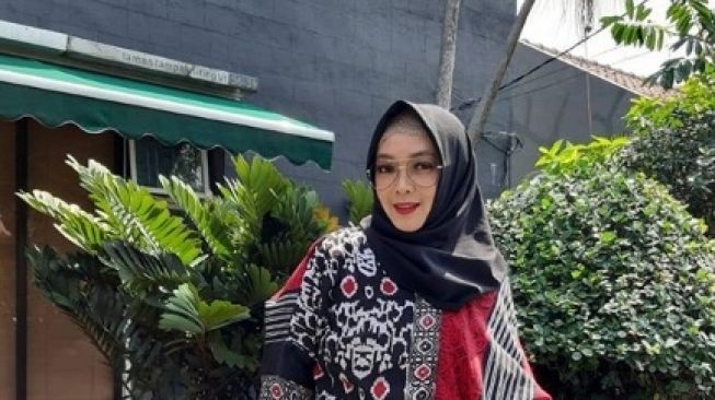 Profil Rina Gunawan, Berhasil Tirus dalam Dua Bulan