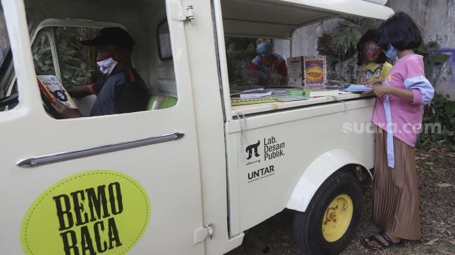 Intip keseruan Anak-anak Membaca Buku di Bemo Baca