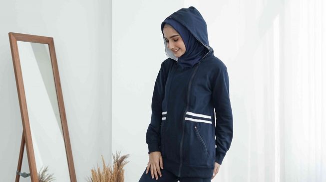 Baju Olahraga Muslimah Calyta Hoodie by Nay Sportswear. (Website Nay Sportswear)