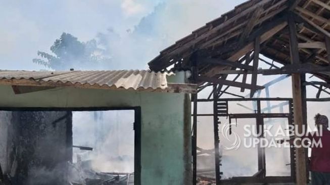 Rumah Di Ciracap Sukabumi Ludes Terbakar, Pemicunya Diduga Selang Gas Bocor