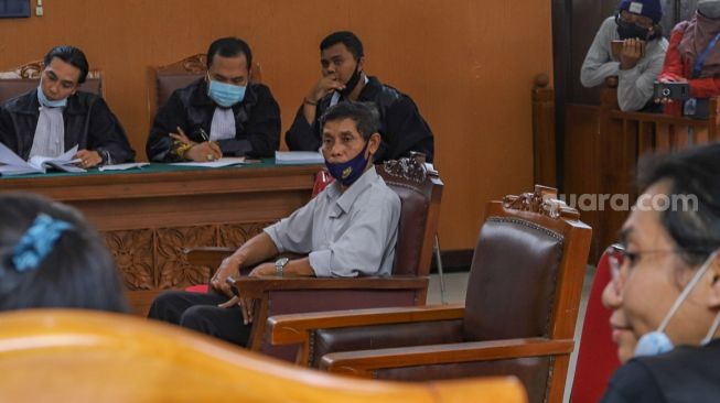 Ketua RT kediaman Angel Lelga, Abdul Bahri memberikan keterangan sebagai saksi di kasus pencemaran nama baik yang melibatkan Vicky Prasetyo di Pengadilan Negeri Jakarta Selatan, Rabu (9/9). [Suara.com/Alfian Winanto]