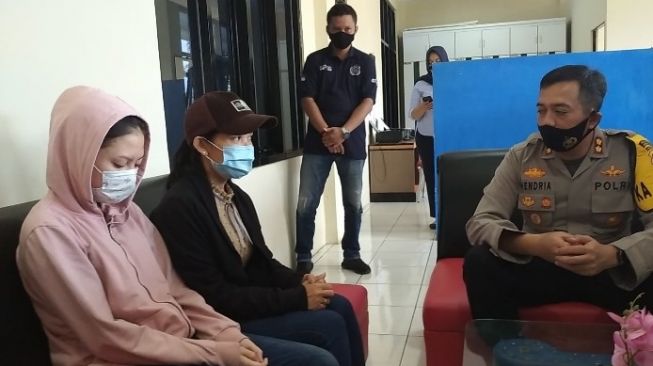 Dilarang Pacaran Karena Masih Bau Kencur Mona Nekat Kabur Dari Rumah