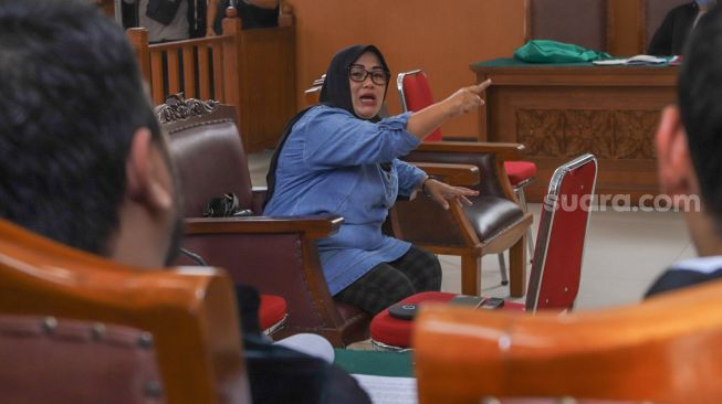 Jadi Saksi di Sidang Vicky Prasetyo, Bu RT: Makan Waktu Saya!