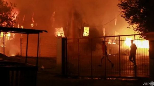 Kamp Migran di Yunani Dilalap si Jago Merah, Ribuan Orang Melarikan Diri
