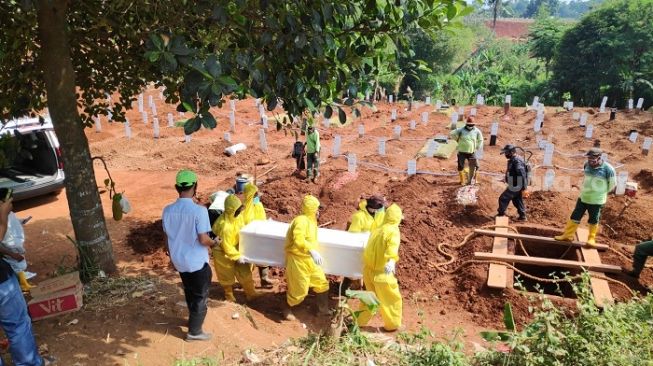 Rekor! TPU Pondok Ranggon Makamkan 44 Jenazah Pasien Covid-19 Dalam Sehari