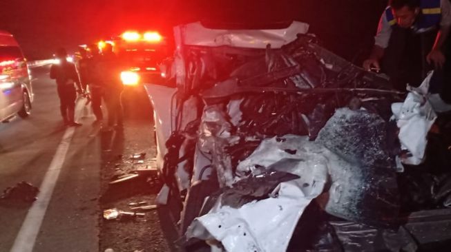 Kondisi mobil user kecelakaan beruntun di Jalan Tol Solo-Semarang. (Suara.com/RS Prabowo)