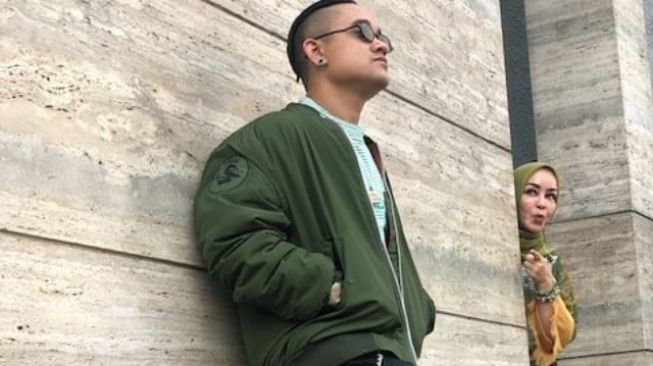 Chintami Atmanegara bersama putranya, Dio Alif Utama. [Instagram]
