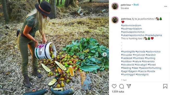 Unggahan yang memperlihatkan ia sedang memberi makan untuk hewan di hutan.[Instagram/@petrrissa]
