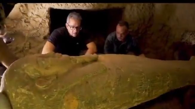 Penemuan peti mati kuno di pekuburan gurun Saqqara, Mesir. [Twitter] 