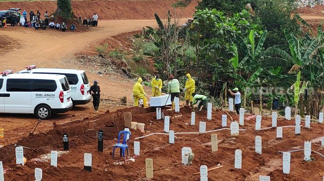 Meninggal Akibat Covid-19, Ibu dan Anak di Bekasi Dimakamkan Bersamaan