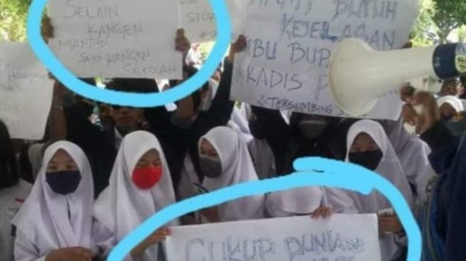 Siswa Demo di Kantor Bupati: Kangen Mantan dan Sekolah