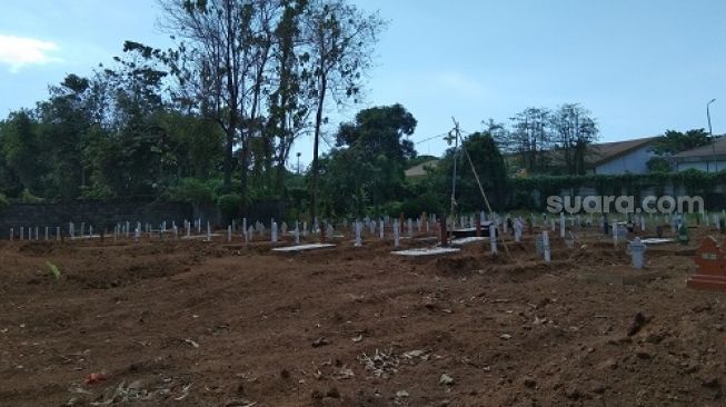 Makam COVID-19 di TPU Karaba Tapos Depok Amblas karena Hujan Deras