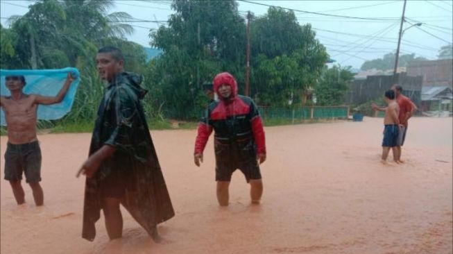 Hujan Deras Sejak Kamis Pagi, Karimun Dilanda Banjir