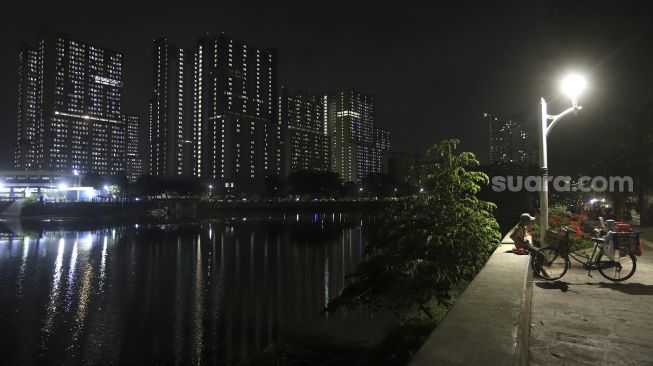 Suasana pada malam hari di Rumah Sakit Darurat Penanganan COVID-19 Wisma Atlet Kemayoran, Jakarta, Kamis (10/9/2020). [Suara.com/Angga Budhiyanto]