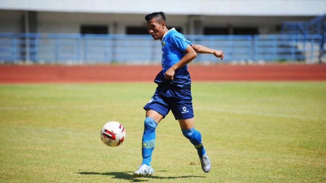 Pulih dari Tifus, Bek Persib Henhen Herdiana Segera Gabung Latihan