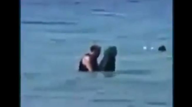 Viral Video Pasangan Mesum  di Pantai  Warganet Kaitkan 