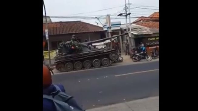 Tank TNI Seruduk Gerobak, DPR: Alat Perang Tak Bisa Sembarang Keluar Masuk