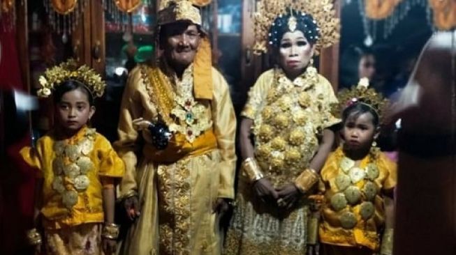 Foto pernikahan lanjut usia disebut netizen terjadi di Kabupaten Sidrap viral di media sosial / Foto Facebook : Bang Soel Jr.